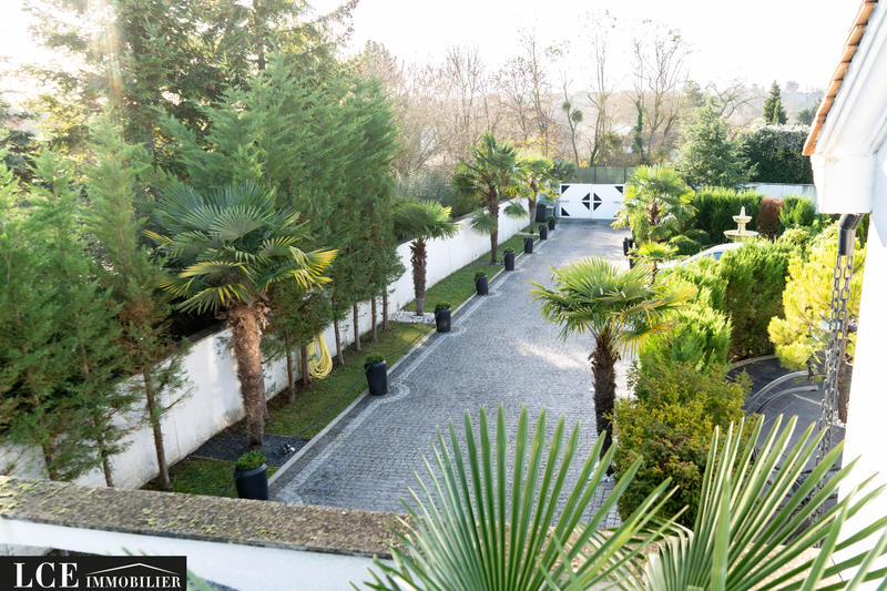 Villa - 570 m² - 10 pièces