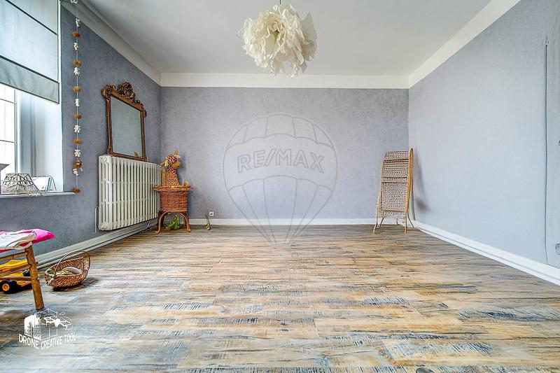 Maison - 243 m² - 7 pièces