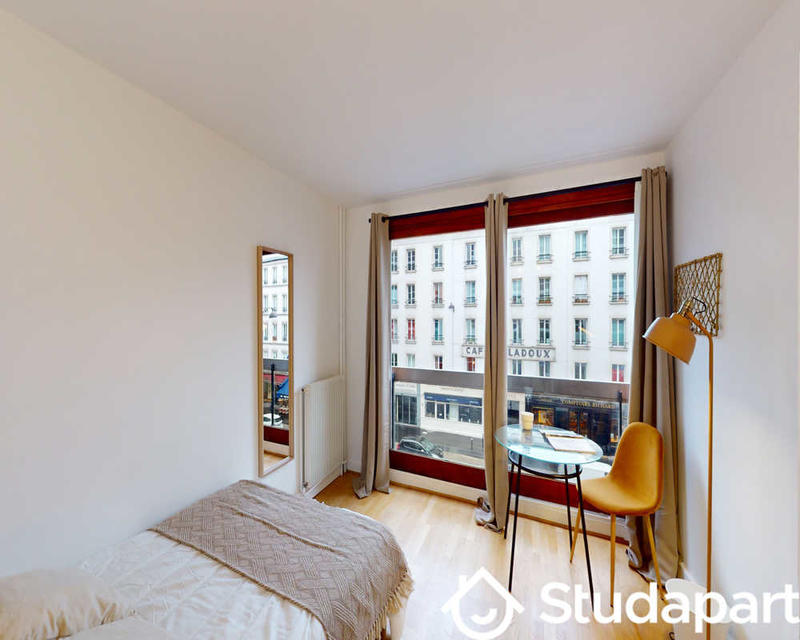 Chambre - 120 m² - 1 pièce