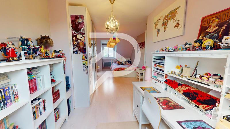 Maison - 180 m² - 8 pièces