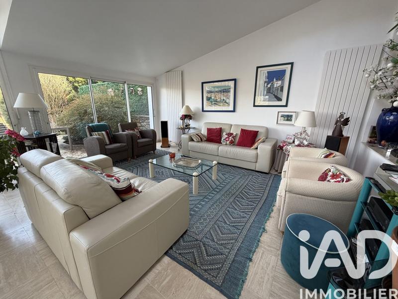 Maison - 275 m² - 8 pièces