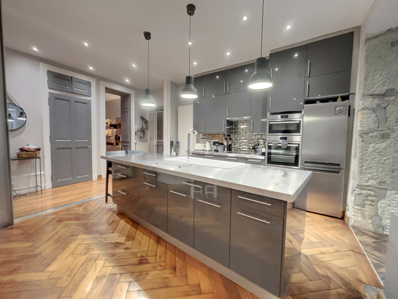 Appartement - 165 m² - 4 pièces