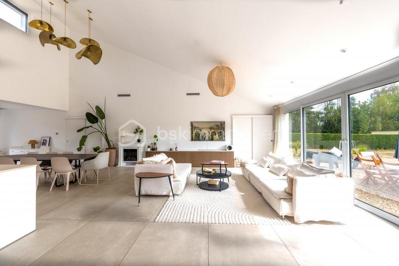 Maison - 196 m² - 7 pièces