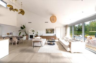 Maison - 196 m² - 7 pièces