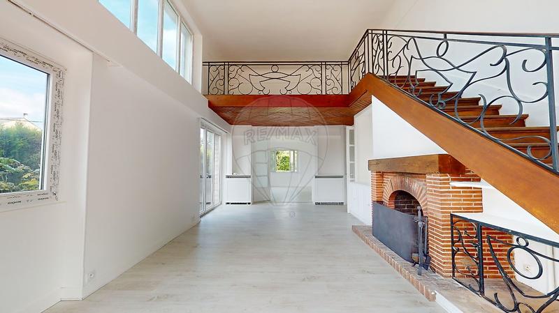 Maison - 233 m² - 8 pièces