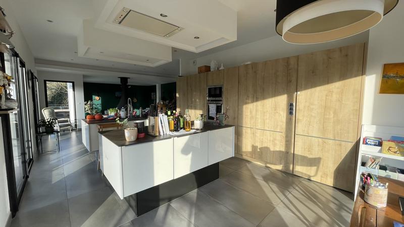 Maison contemporaine - 242 m² - 10 pièces