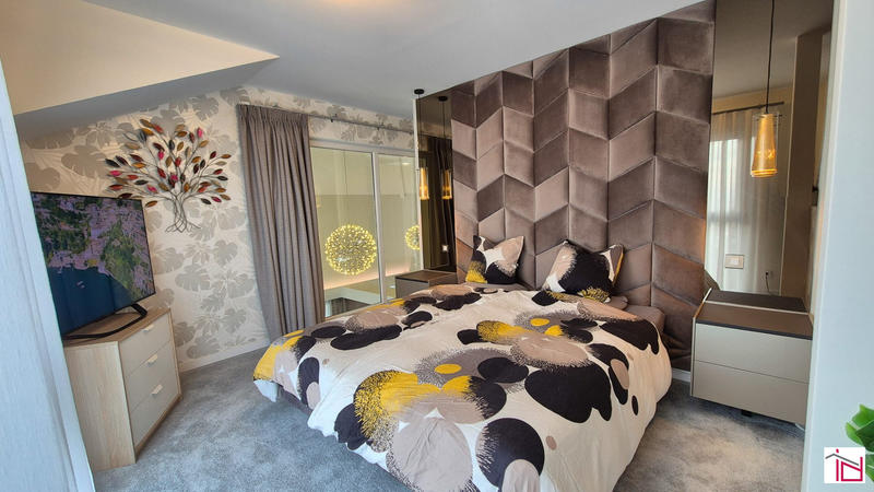 Villa - 277 m² - 9 pièces