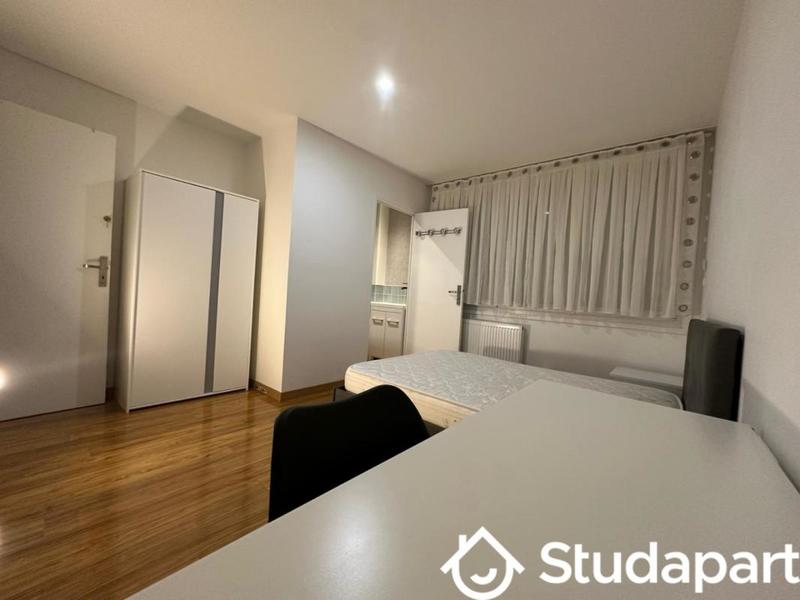 Chambre - 10 m² - 1 pièce