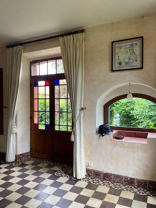 Maison - 630 m² - 9 pièces