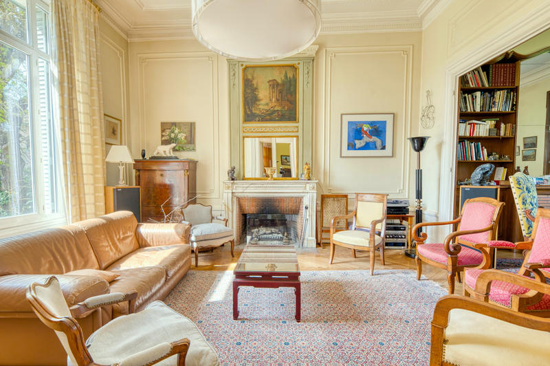 Propriété - 284 m² - 11 pièces