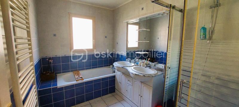 Maison traditionnelle - 84 m² - 4 pièces