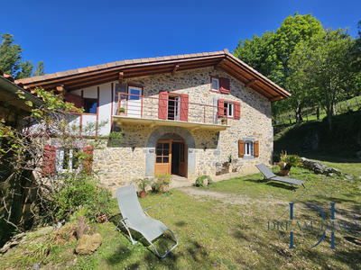 Maison - 380 m² - 7 pièces