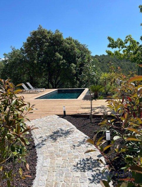 Maison - 140 m² - 4 pièces