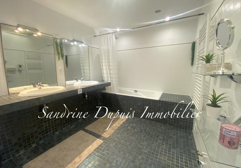 Appartement - 191 m² - 6 pièces