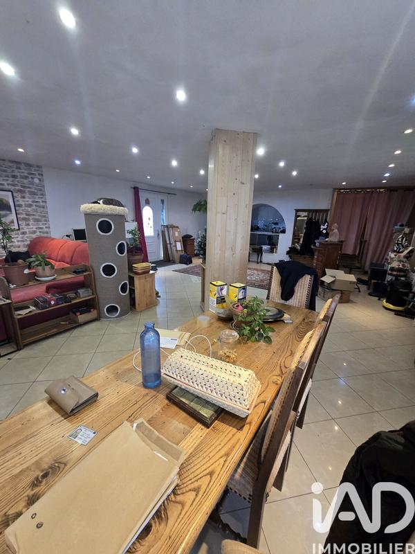 Maison - 203 m² - 9 pièces