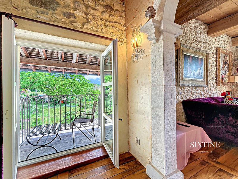 Maison ancienne - 552 m² - 10 pièces