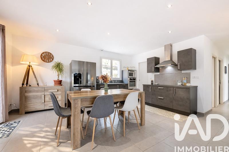 Maison - 90 m² - 5 pièces