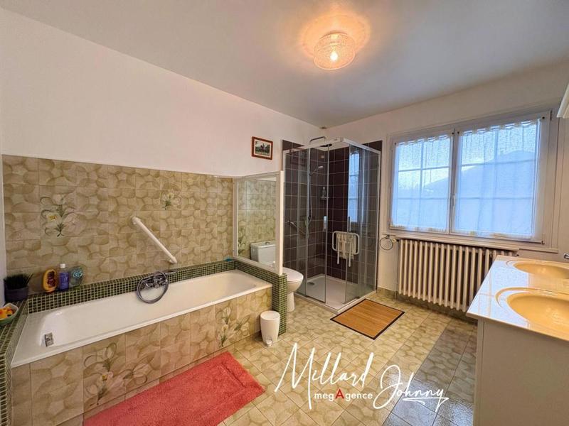 Maison - 198 m² - 6 pièces