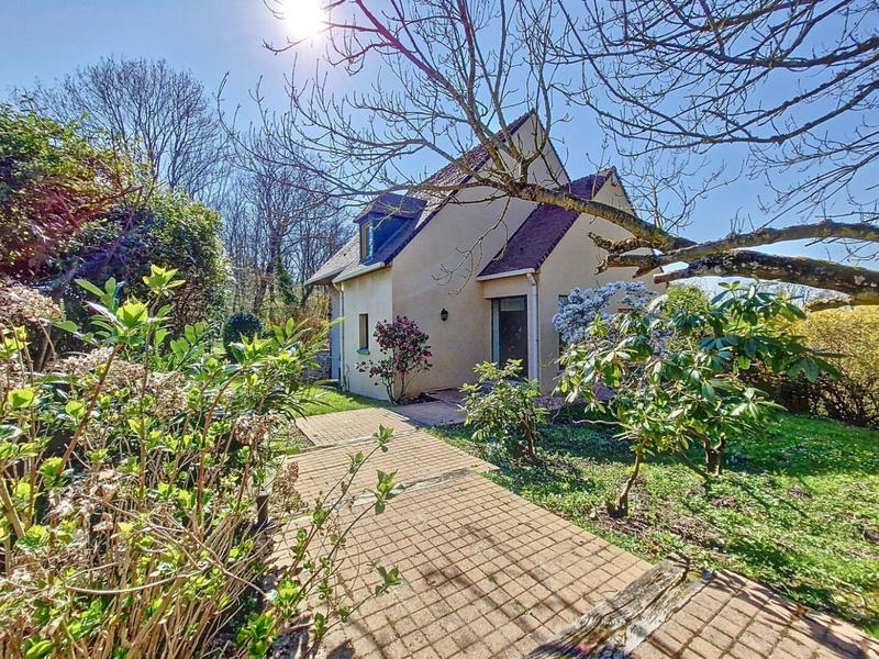 Maison - 250 m² - 10 pièces