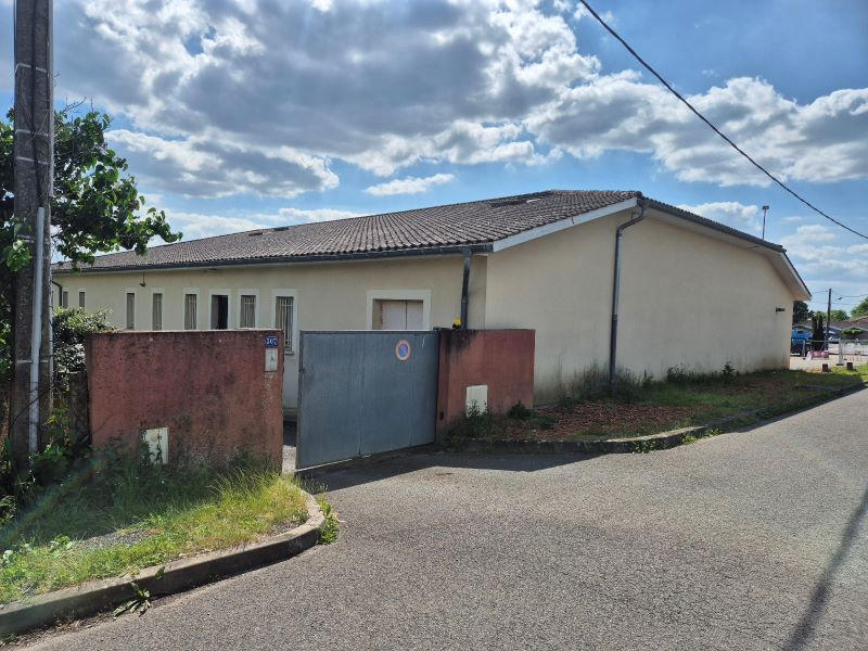 Parking / Garage - 1 065 m²