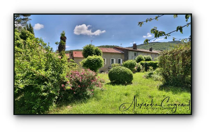 Maison de village - 331 m² - 8 pièces