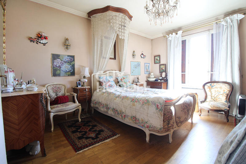 Maison - 184 m² - 8 pièces