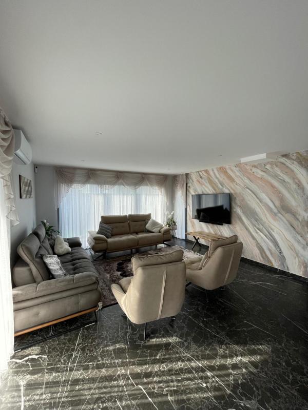 Maison - 189 m² - 8 pièces