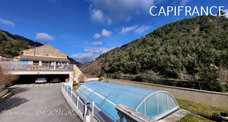 Maison - 209 m² - 8 pièces