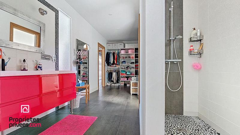 Maison - 290 m² - 9 pièces