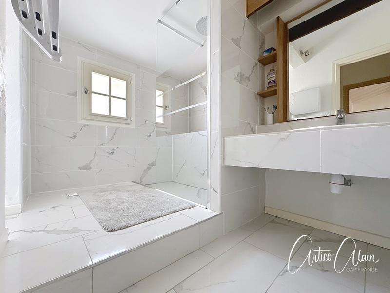 Maison - 220 m² - 7 pièces