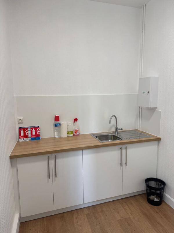 Bureau - 110 m² - 6 pièces