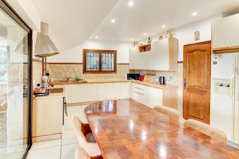 Propriété - 659 m² - 8 pièces