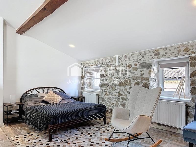 Maison - 104 m² - 4 pièces