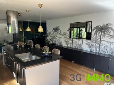 Villa - 266 m² - 9 pièces