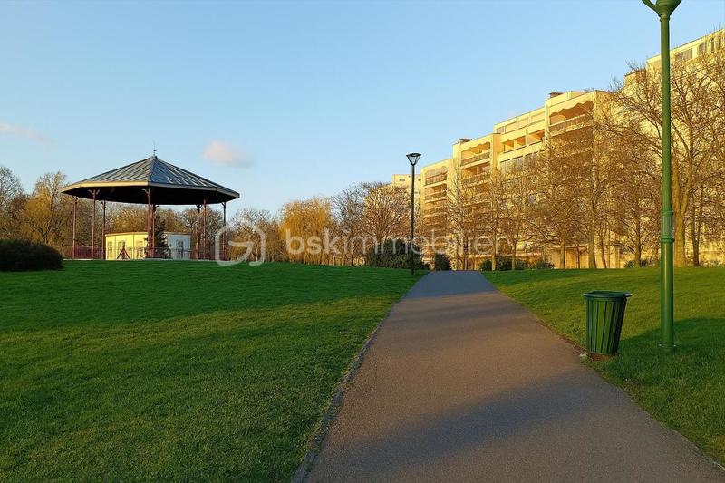 Appartement - 90 m² - 4 pièces