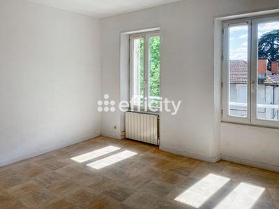 Immeuble - 175 m² - 9 pièces