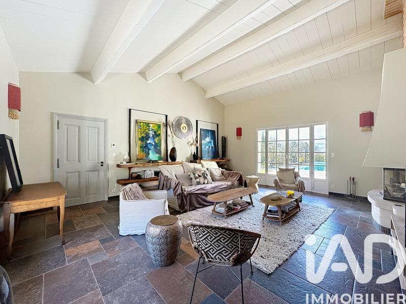 Maison - 219 m² - 8 pièces