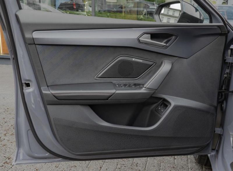 Cupra Leon Sportstourer Vz 272 Hybride Rechargeable Neuf / Toit Ouvrant Volant Supersport Sennheiser Regulateur de Distance Caméra Recul