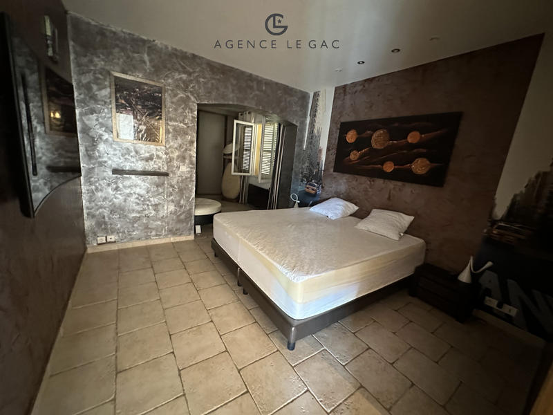 Villa - 317 m² - 7 pièces