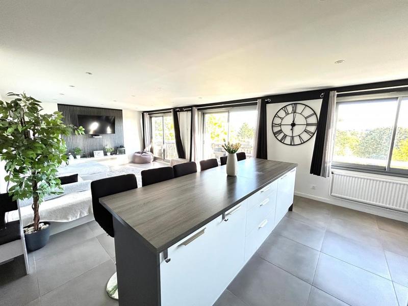 Appartement - 102 m² - 4 pièces