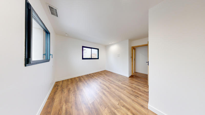 Maison - 201 m² - 5 pièces