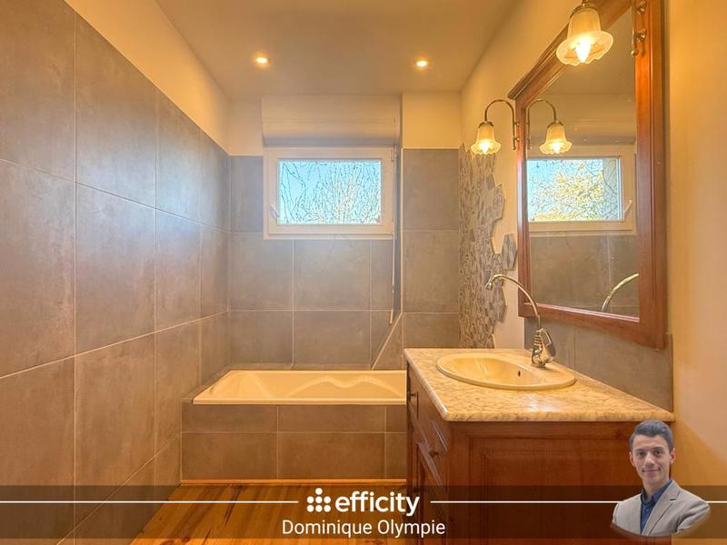 Maison - 170 m² - 8 pièces