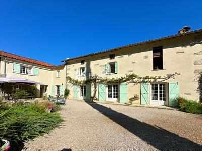 Maison - 300 m² - 9 pièces