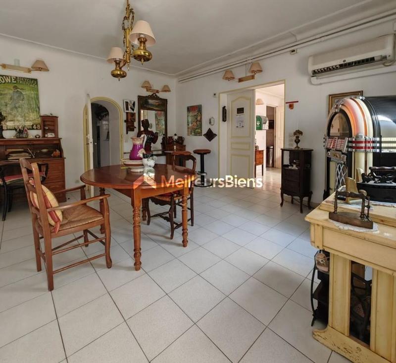 Propriété - 550 m² - 26 pièces