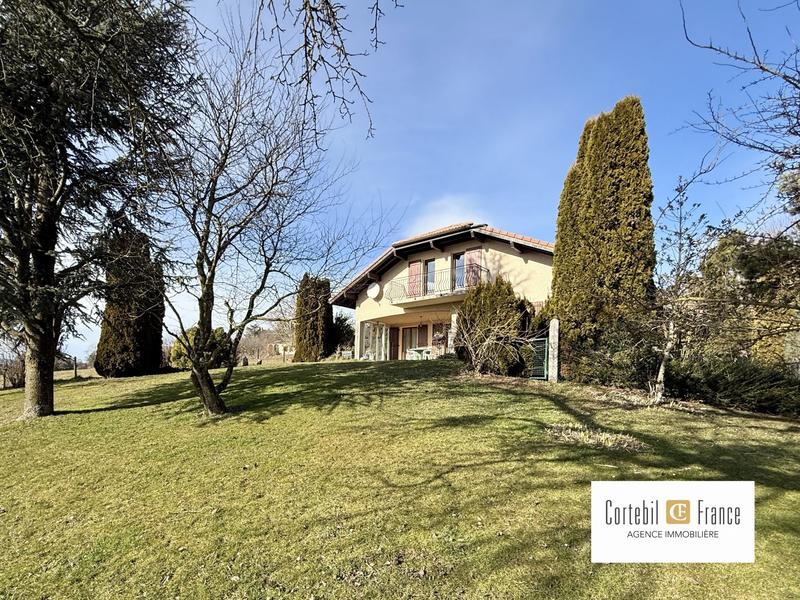 Maison traditionnelle - 320 m² - 5 pièces