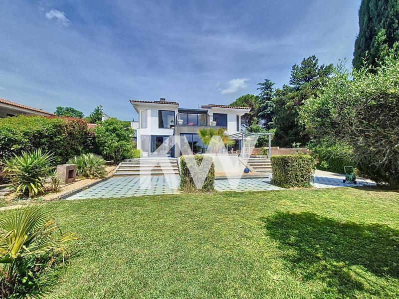 Villa - 254 m² - 7 pièces