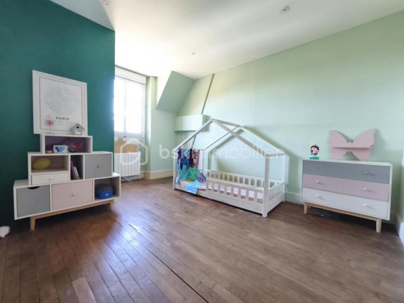 Maison - 238 m² - 7 pièces