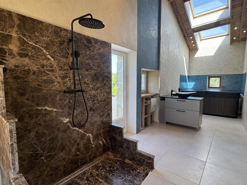 Maison - 325 m² - 11 pièces