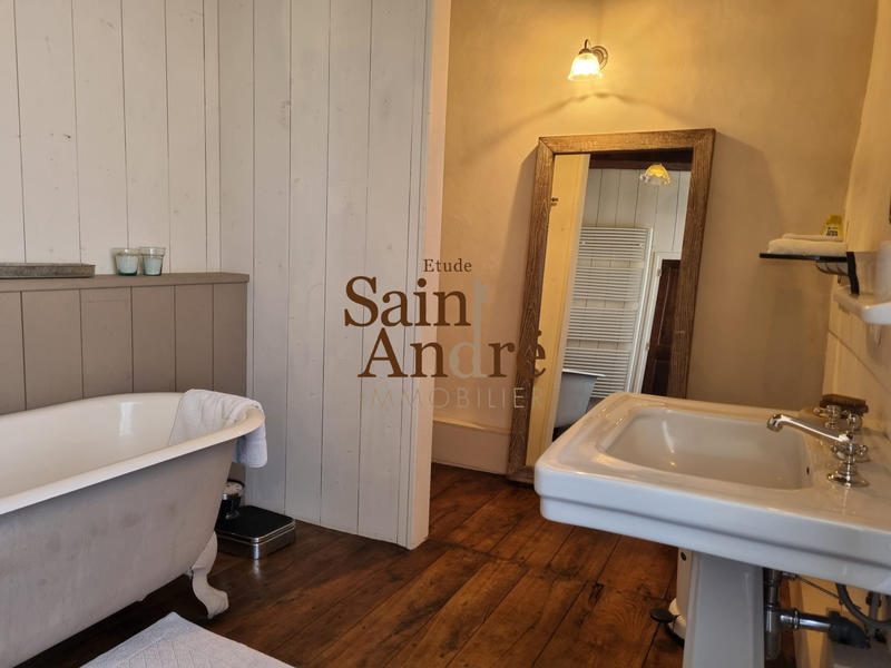 Maison - 370 m² - 6 pièces