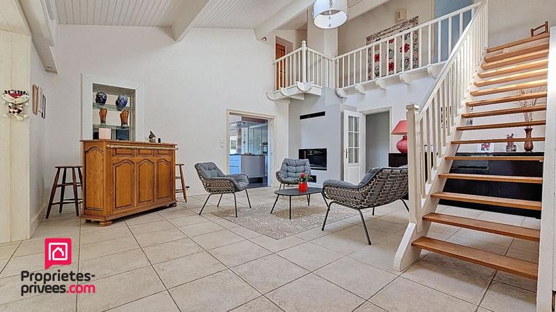 Maison - 290 m² - 9 pièces